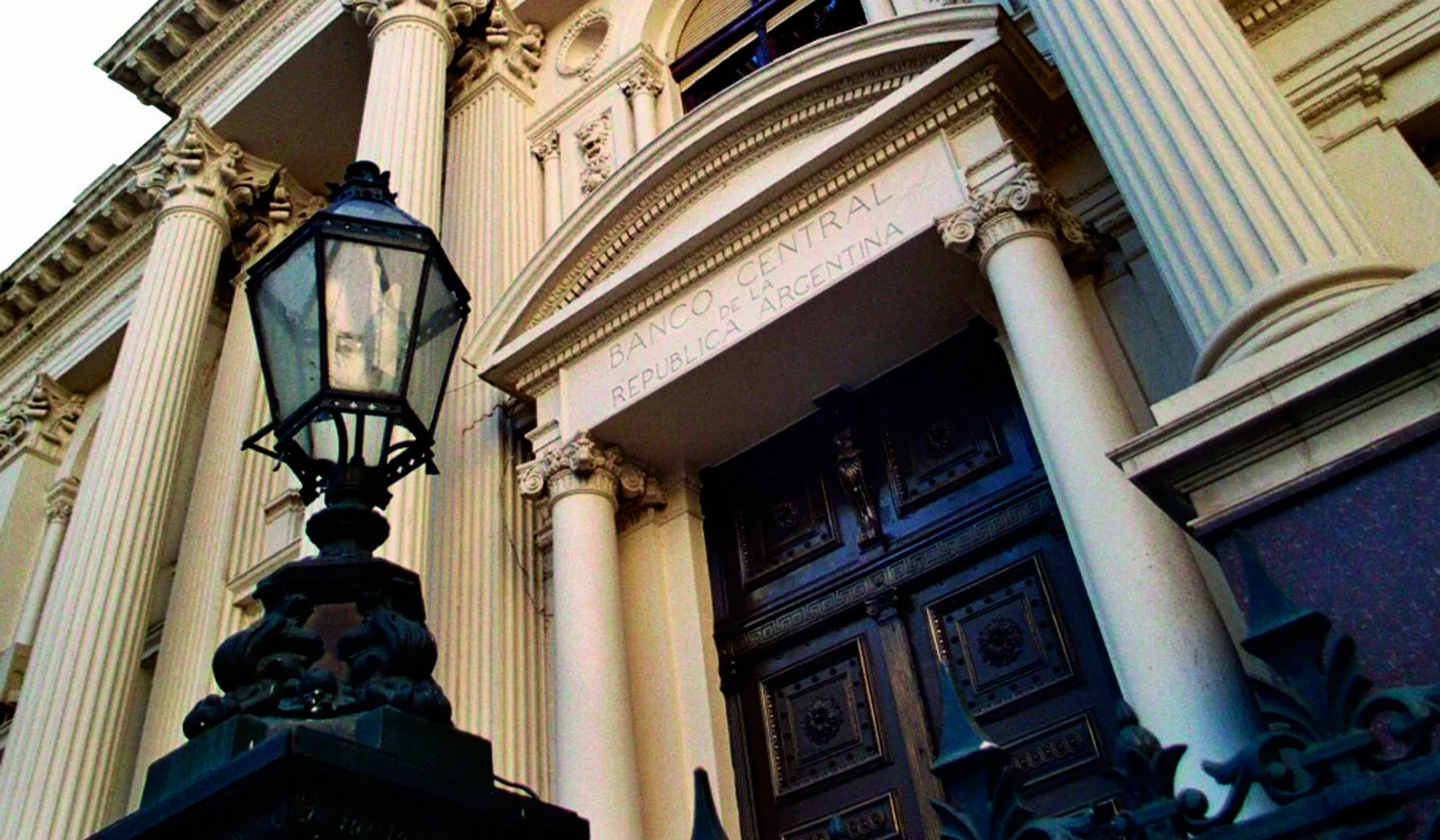 Edificio del Banco Central de la República Argentina, organismo que administra la Central de Deudores