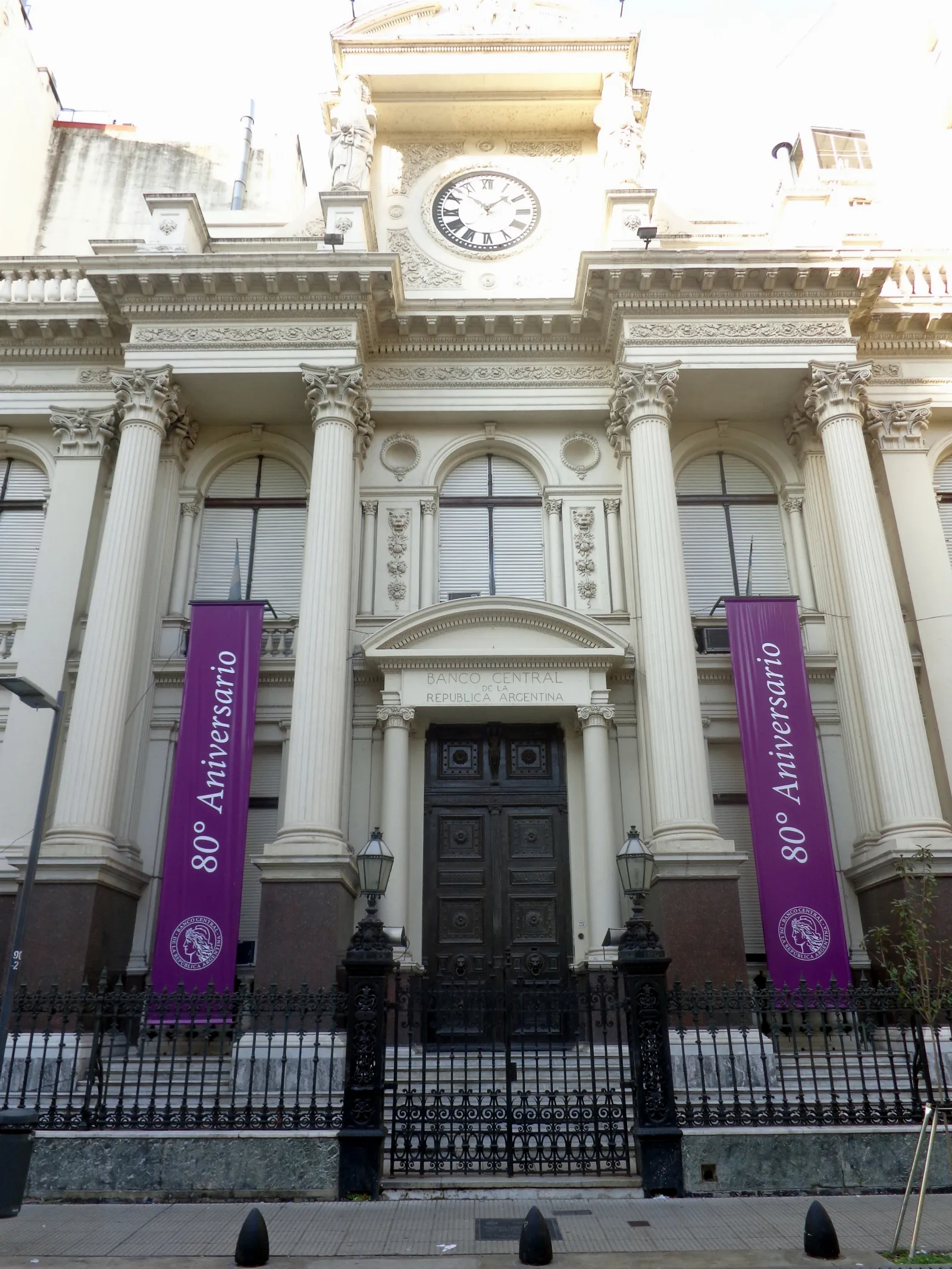 Reloj del Banco Central de la Nación Argentina, en Buenos Aires. (Frente que da a San Martín)